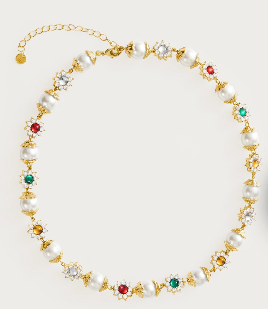 Daisy pearl necklace